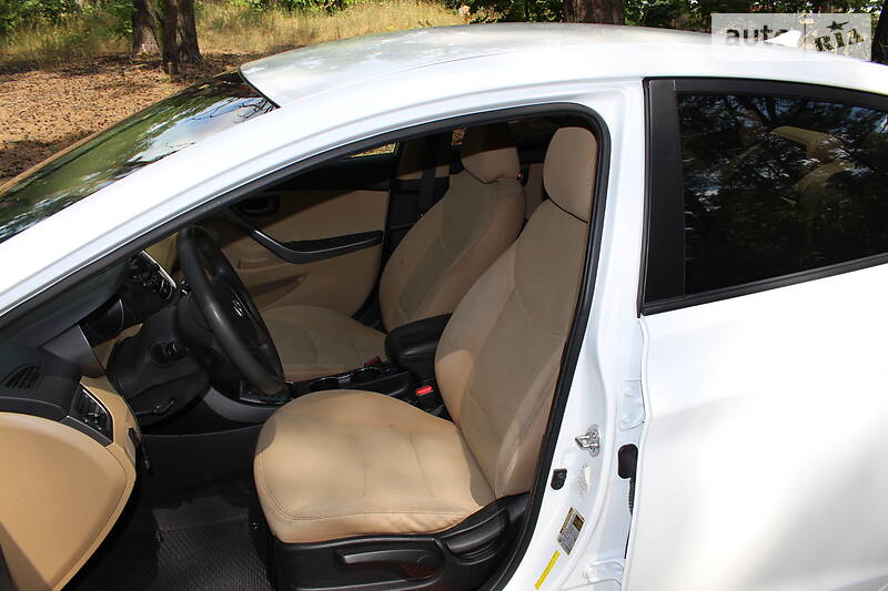 Седан Hyundai Elantra 2013 в Києві