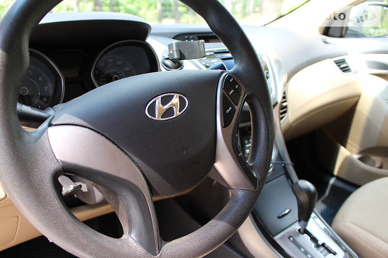 Седан Hyundai Elantra 2013 в Києві