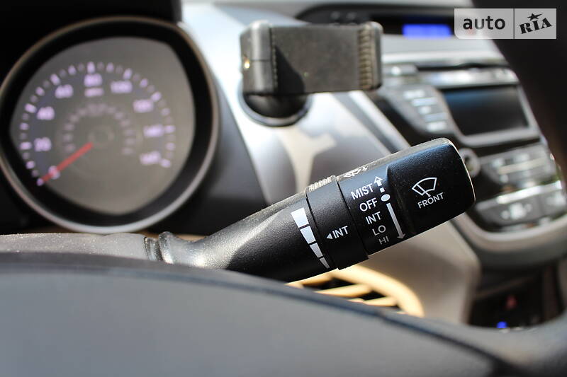 Седан Hyundai Elantra 2013 в Києві