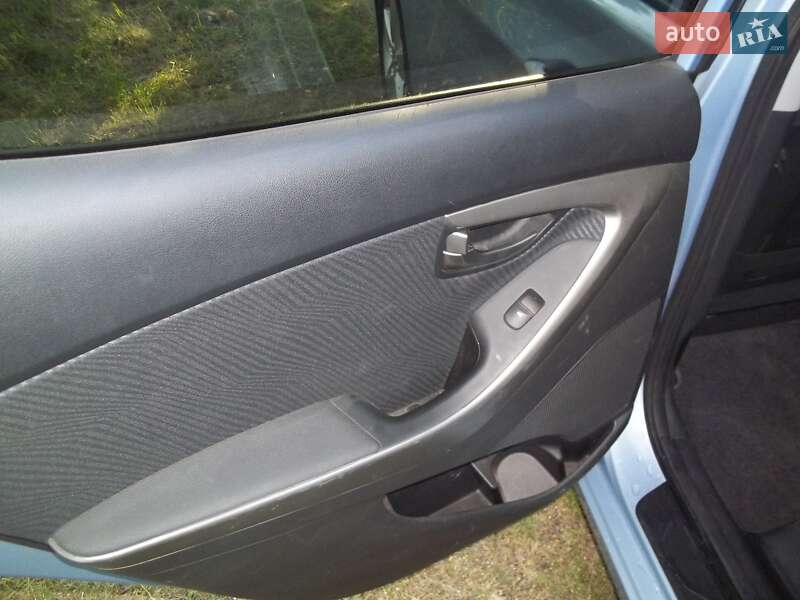 Седан Hyundai Elantra 2012 в Чернигове