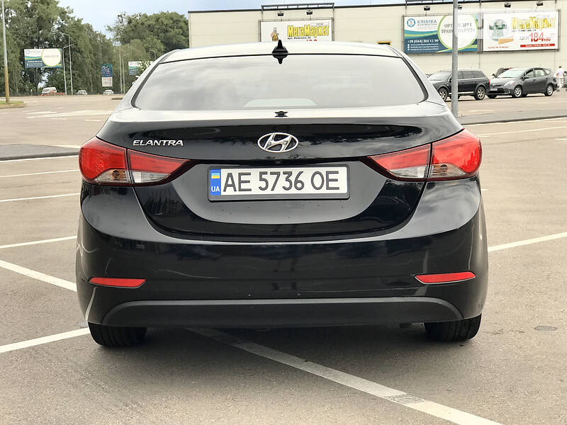 Седан Hyundai Elantra 2015 в Києві
