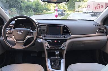 Седан Hyundai Elantra 2016 в Сумах