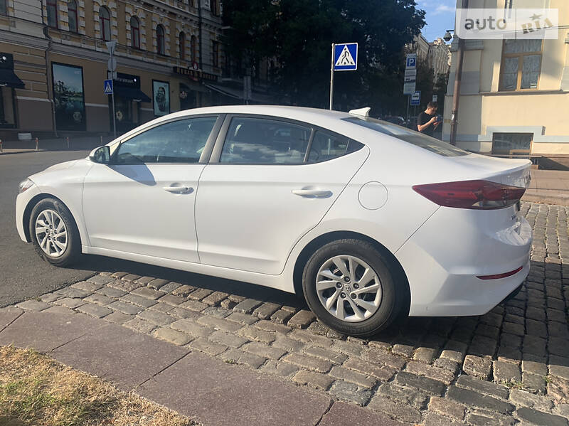 Седан Hyundai Elantra 2017 в Києві