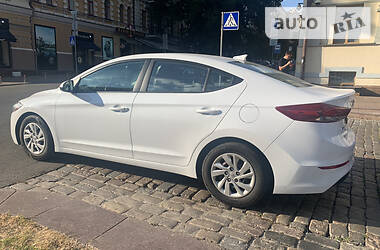 Седан Hyundai Elantra 2017 в 