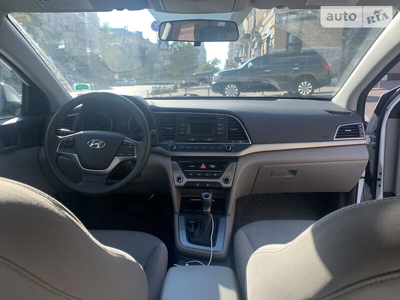 Седан Hyundai Elantra 2017 в Києві