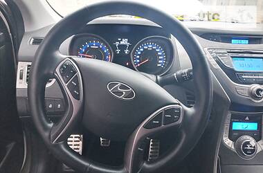 Седан Hyundai Elantra 2013 в Киеве