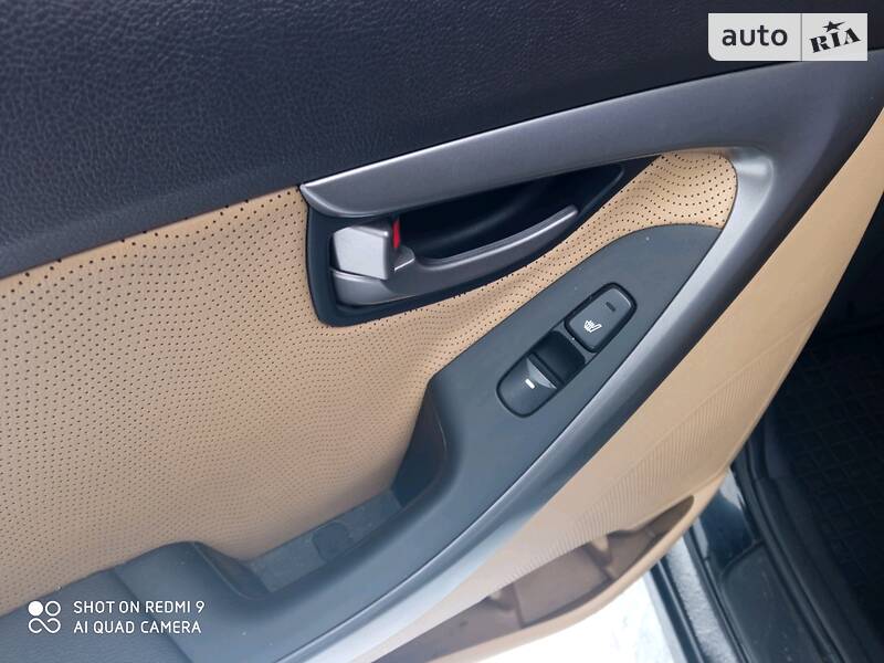 Седан Hyundai Elantra 2012 в Василькове