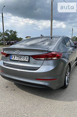 Седан Hyundai Elantra 2015 в Києві