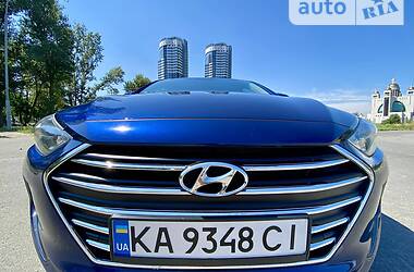 Седан Hyundai Elantra 2016 в Киеве