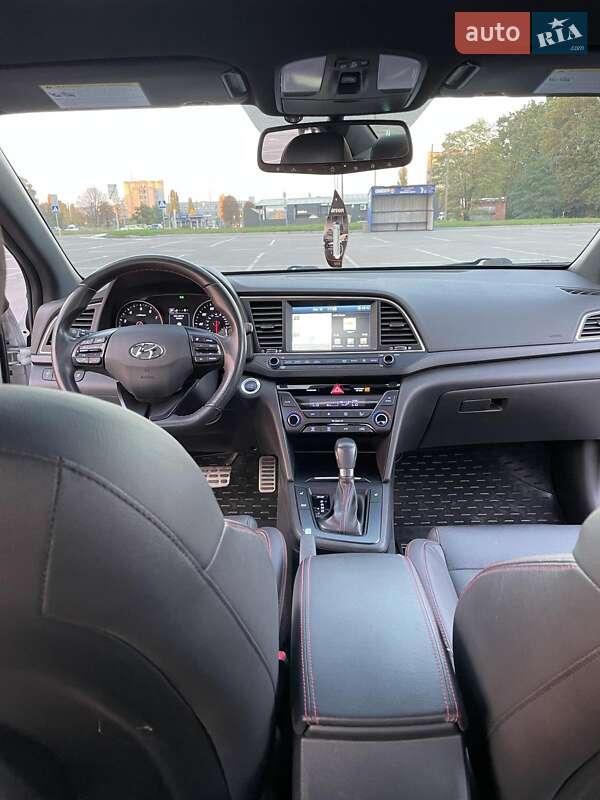 Седан Hyundai Elantra 2017 в Кропивницком