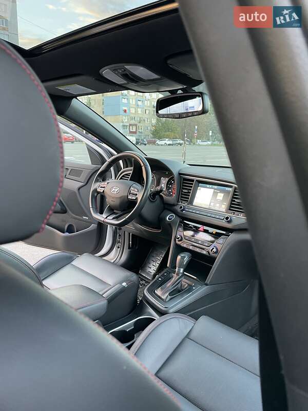 Седан Hyundai Elantra 2017 в Кропивницком