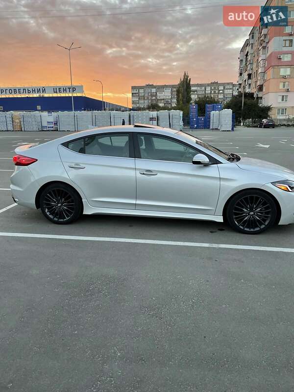 Седан Hyundai Elantra 2017 в Кропивницком