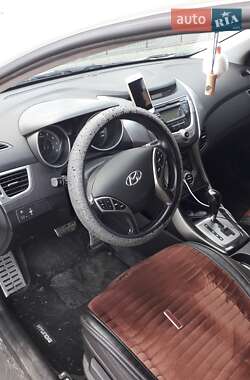 Седан Hyundai Elantra 2013 в Татарбунарах