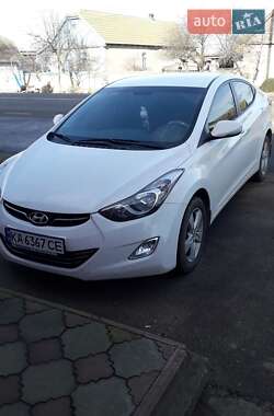 Седан Hyundai Elantra 2013 в Татарбунарах