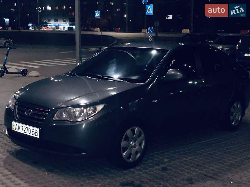 Седан Hyundai Elantra 2008 в Киеве