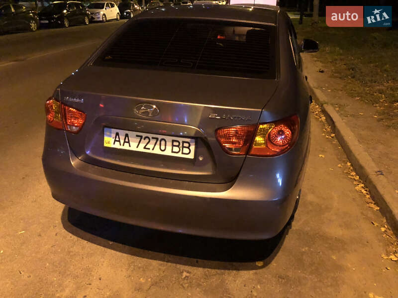 Седан Hyundai Elantra 2008 в Киеве