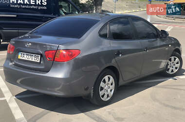 Седан Hyundai Elantra 2008 в Киеве