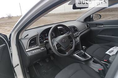 Седан Hyundai Elantra 2017 в Каховке