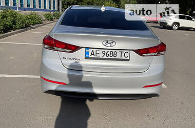 Седан Hyundai Elantra 2017 в Кривом Роге