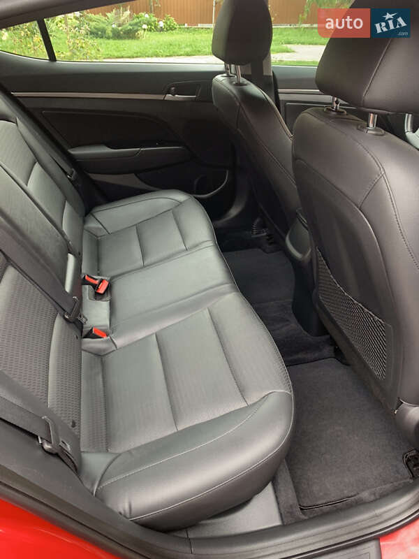 Седан Hyundai Elantra 2016 в Шепетовке