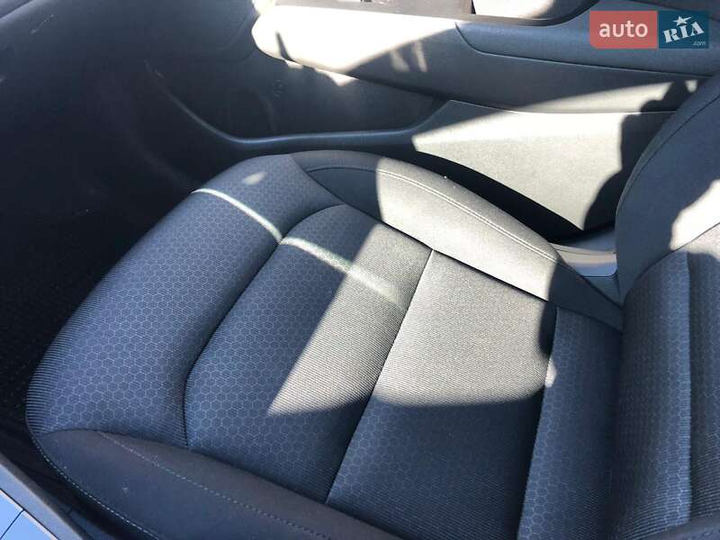 Седан Hyundai Elantra 2016 в Киеве фото 7 Седан Hyundai Elantra 2016 в Киеве