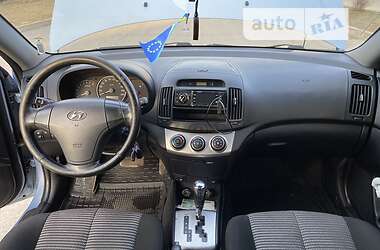 Седан Hyundai Elantra 2011 в Днепре