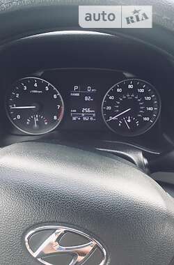 Седан Hyundai Elantra 2017 в 