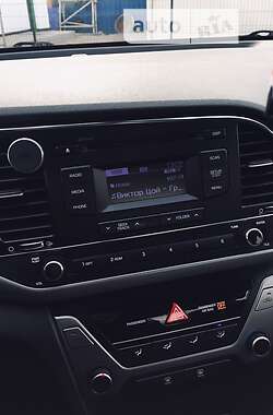 Седан Hyundai Elantra 2017 в 