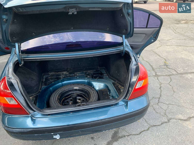 Седан Hyundai Elantra 2002 в Днепре