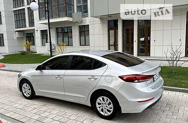 Седан Hyundai Elantra 2018 в 