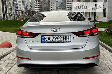 Седан Hyundai Elantra 2018 в 