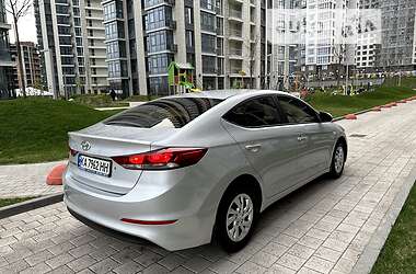Седан Hyundai Elantra 2018 в 