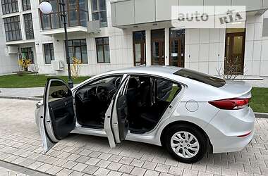 Седан Hyundai Elantra 2018 в 