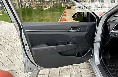 Седан Hyundai Elantra 2018 в 