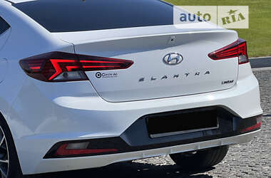 Седан Hyundai Elantra 2018 в Каменском