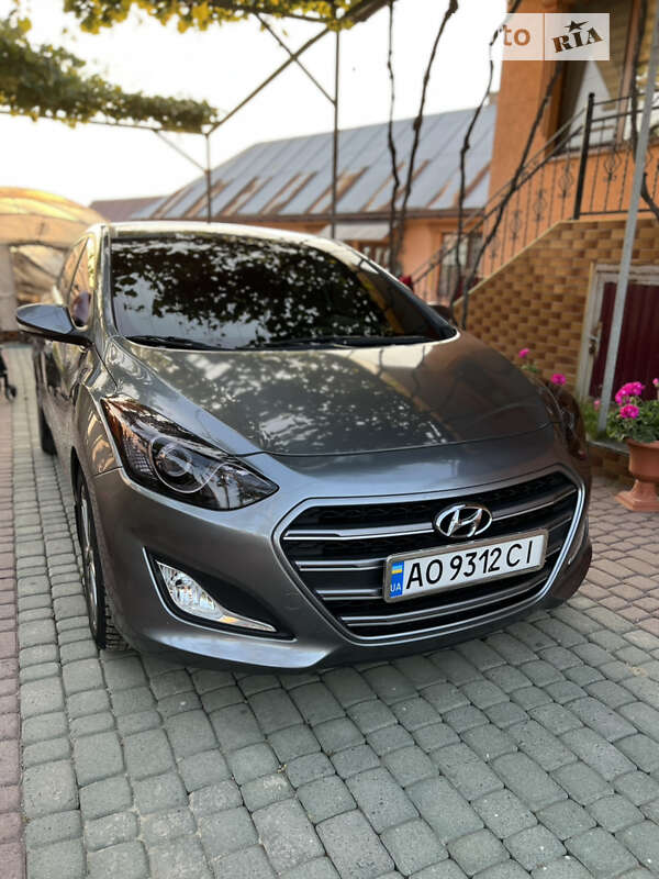 Хэтчбек Hyundai Elantra 2015 в Виноградове