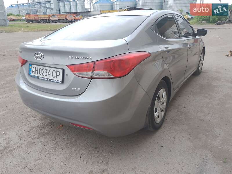 Седан Hyundai Elantra 2012 в Сумах