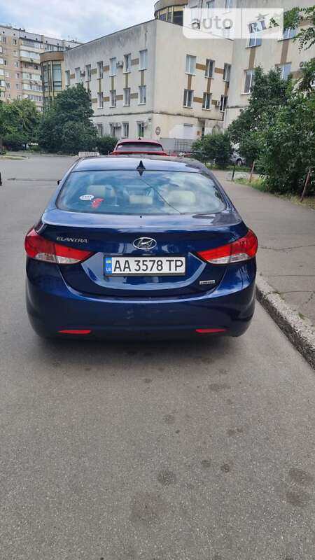 Седан Hyundai Elantra 2012 в Киеве