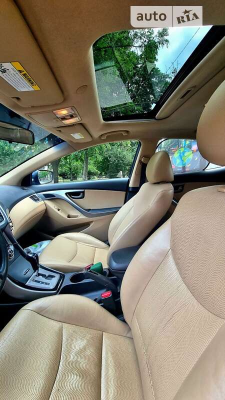 Седан Hyundai Elantra 2012 в Киеве