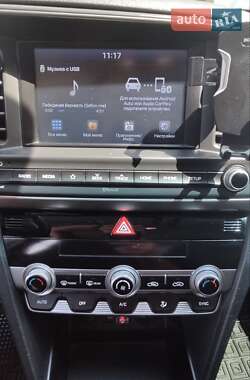 Седан Hyundai Elantra 2019 в 