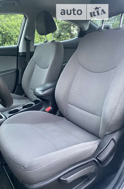 Седан Hyundai Elantra 2015 в 