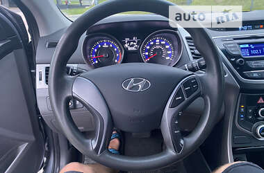 Седан Hyundai Elantra 2015 в 