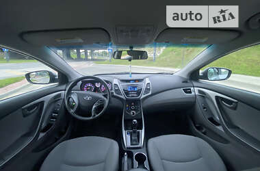 Седан Hyundai Elantra 2015 в 