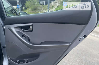 Седан Hyundai Elantra 2015 в 