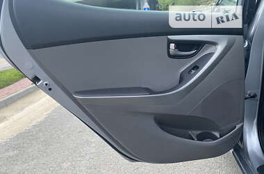 Седан Hyundai Elantra 2015 в 