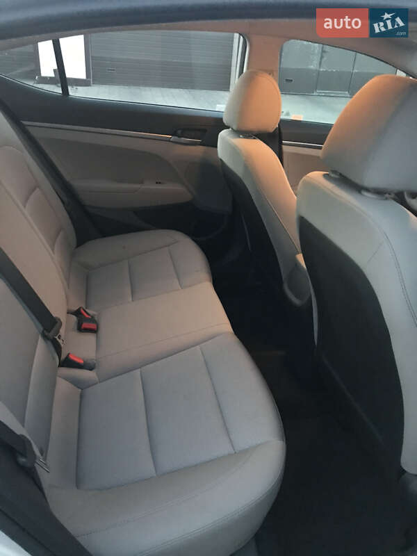Седан Hyundai Elantra 2017 в Одессе