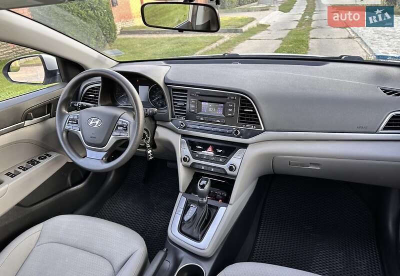 Седан Hyundai Elantra 2016 в Одессе