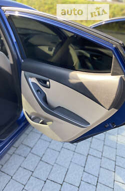 Седан Hyundai Elantra 2015 в 
