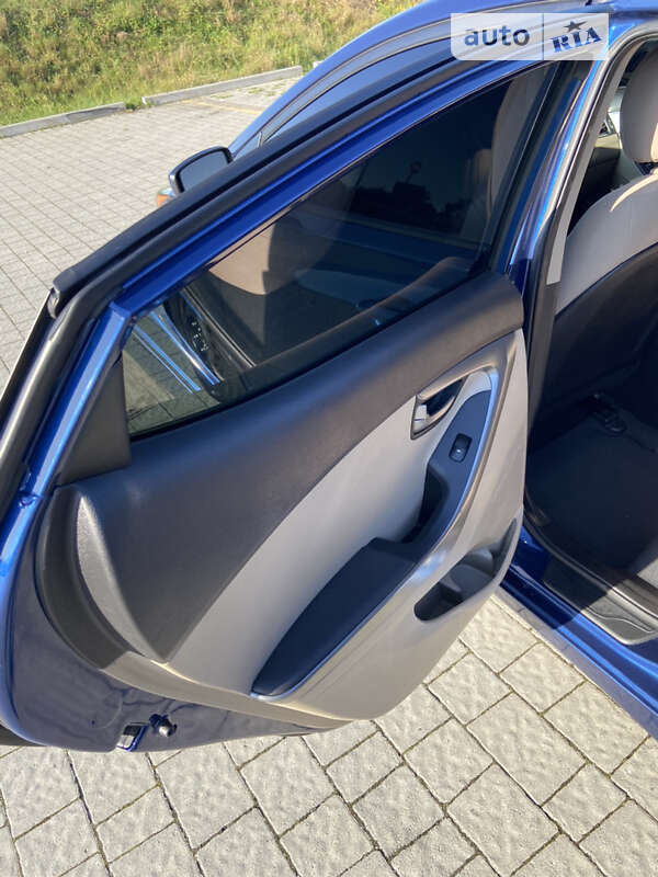 Седан Hyundai Elantra 2015 в Стрые