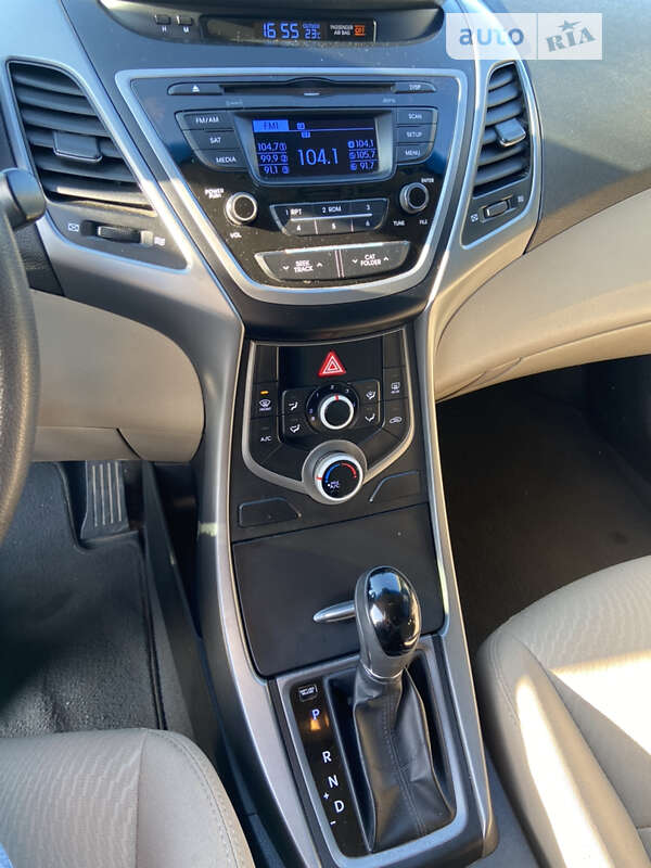 Седан Hyundai Elantra 2015 в Стрые